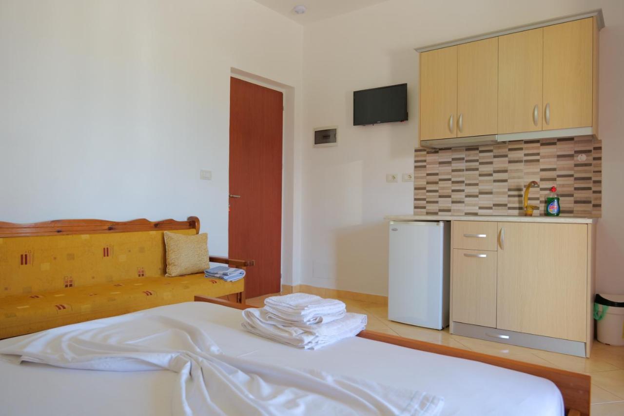 Pellumb Apartments Ksamil Esterno foto